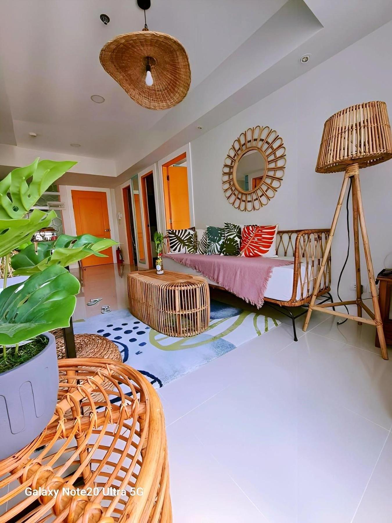 Holiday Escape Philippines Манила Экстерьер фото
