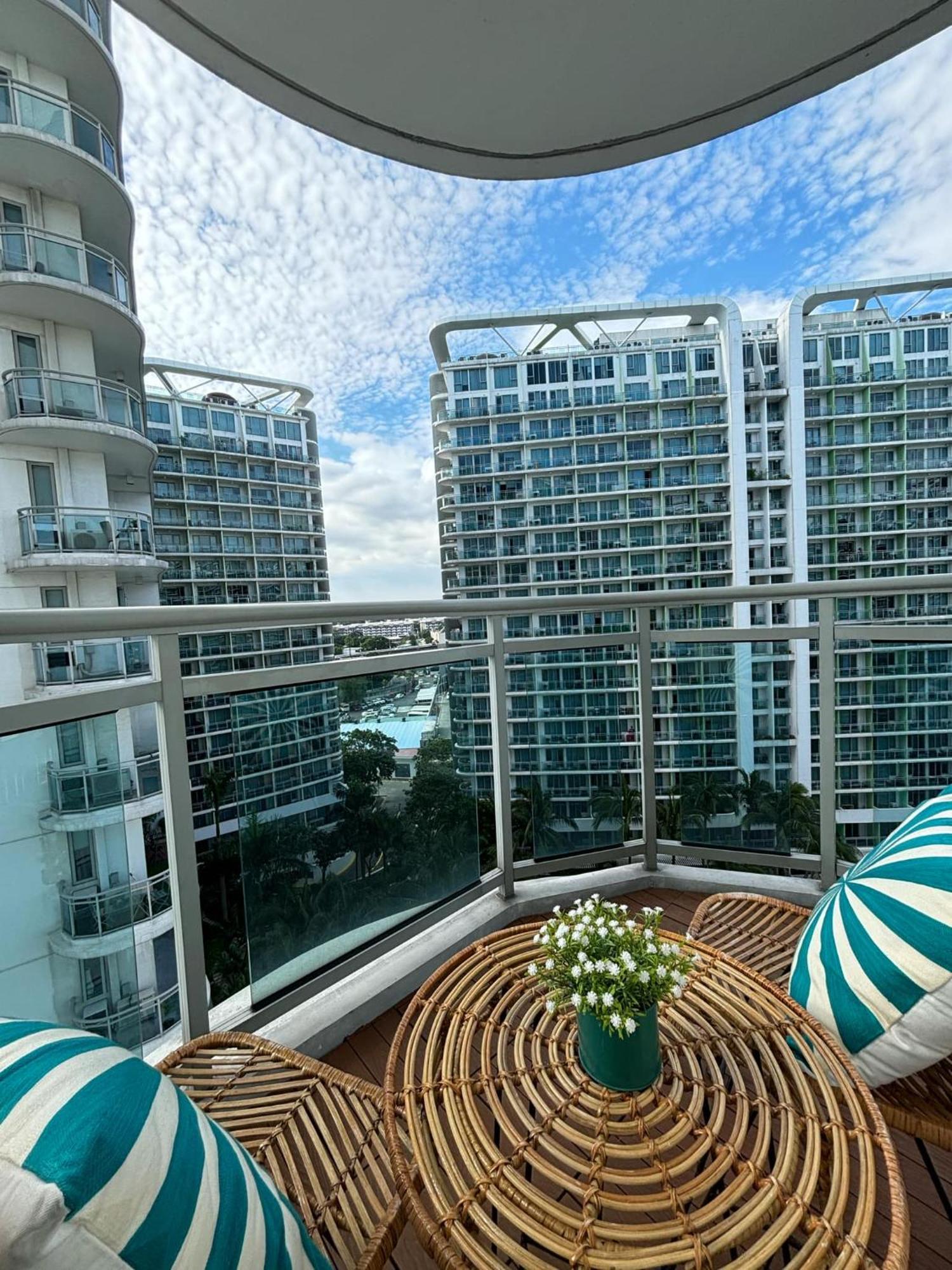 Holiday Escape Philippines Манила Экстерьер фото